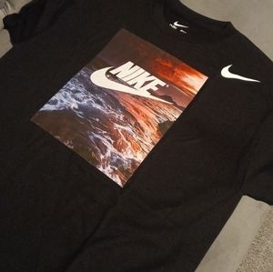 Nike shirt multiple sizes available